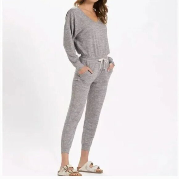 VUORI Melange Grey Long Sleeve Lux Jumpsuit Size L - Picture 1 of 8